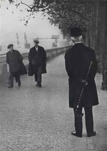 KERTÉSZ, ANDRÉ. Day of Paris.